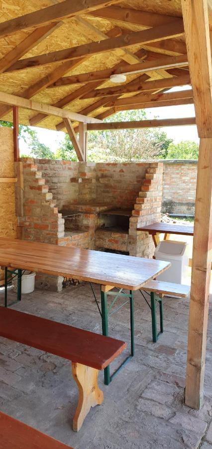 Szatymaz 100 Eves Fogado B&B 외부 사진