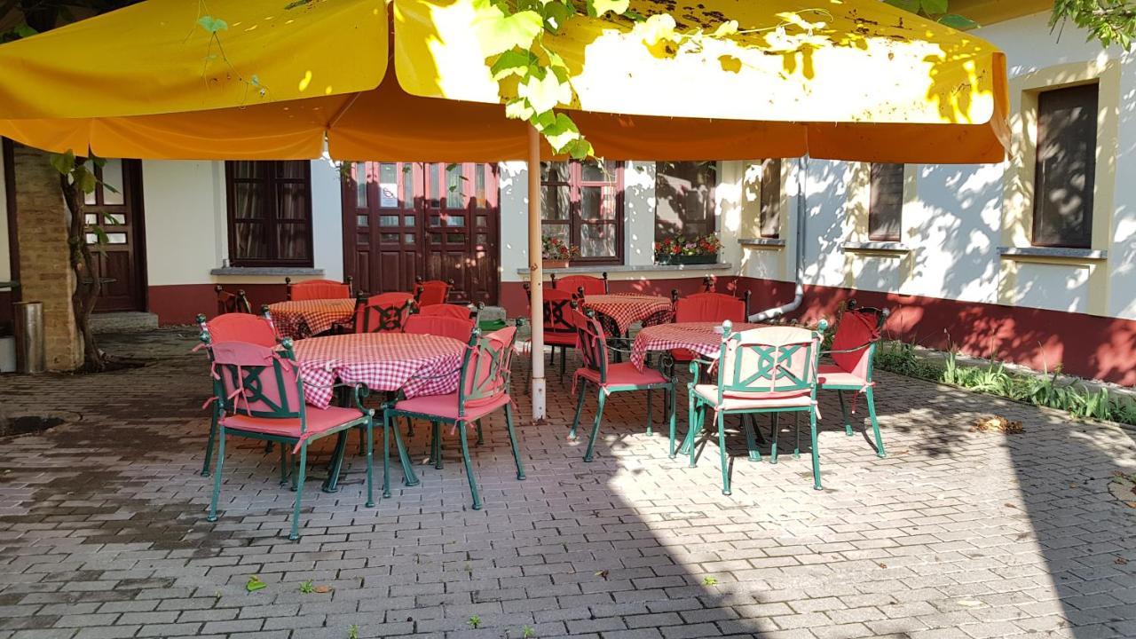 Szatymaz 100 Eves Fogado B&B 외부 사진