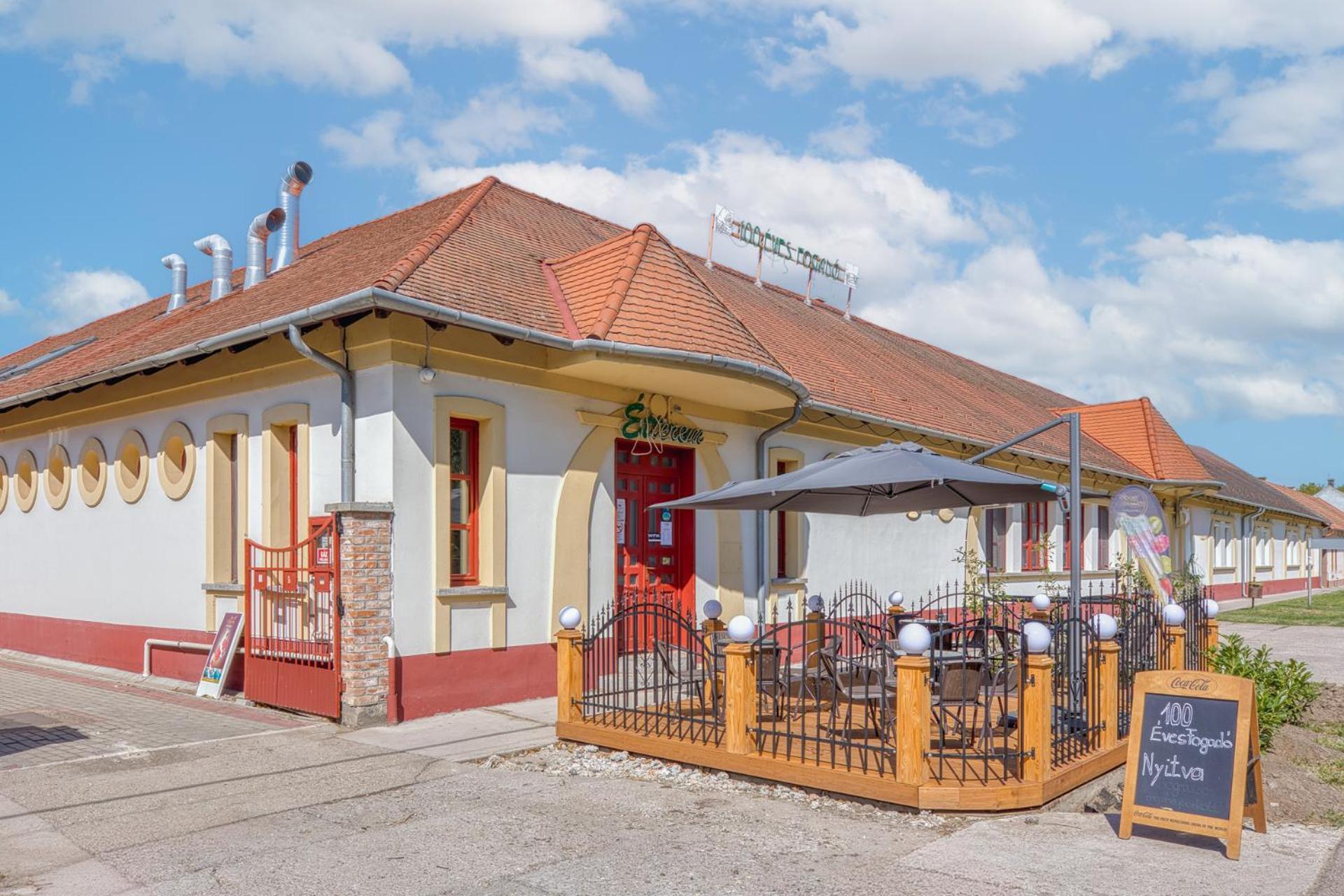 Szatymaz 100 Eves Fogado B&B 외부 사진