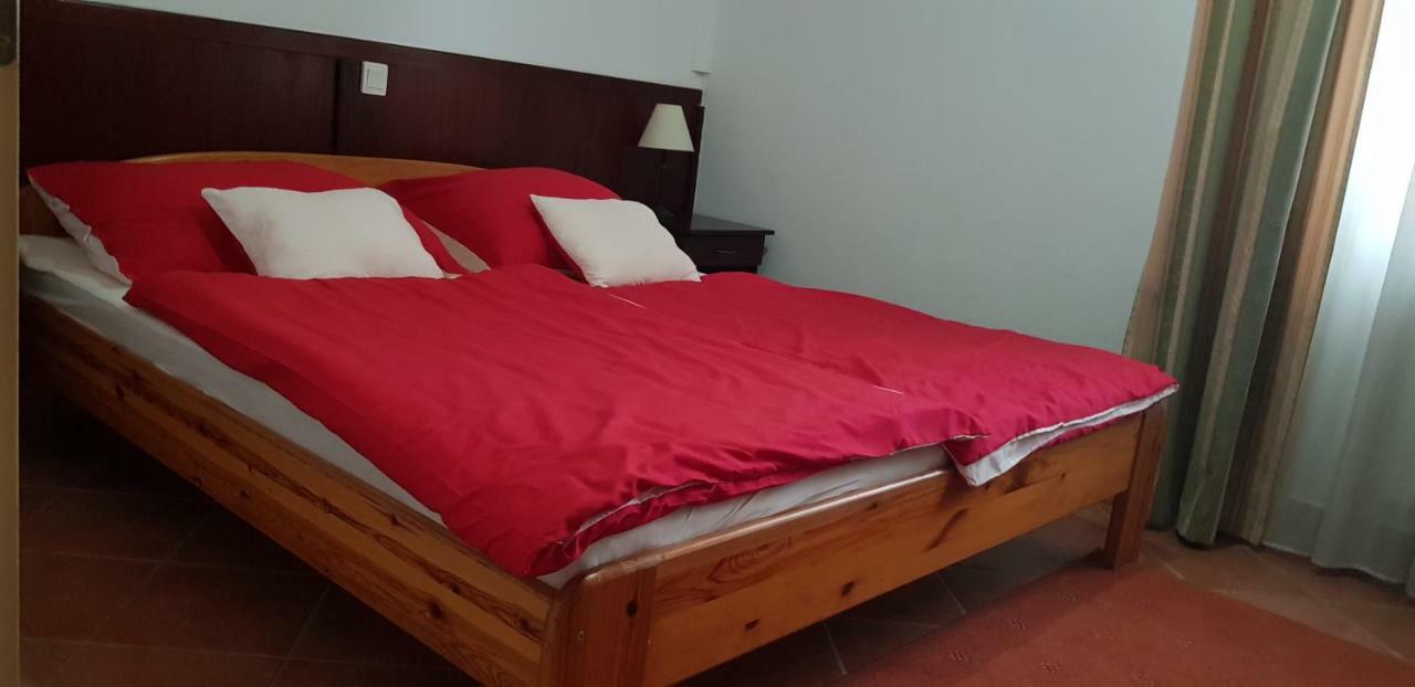 Szatymaz 100 Eves Fogado B&B 외부 사진