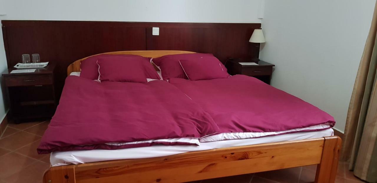 Szatymaz 100 Eves Fogado B&B 외부 사진